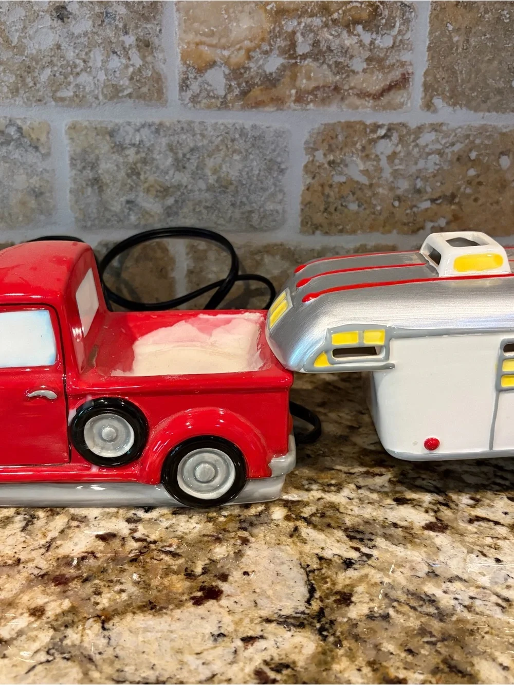 Scents Red Camper Truck Warmer with Camper